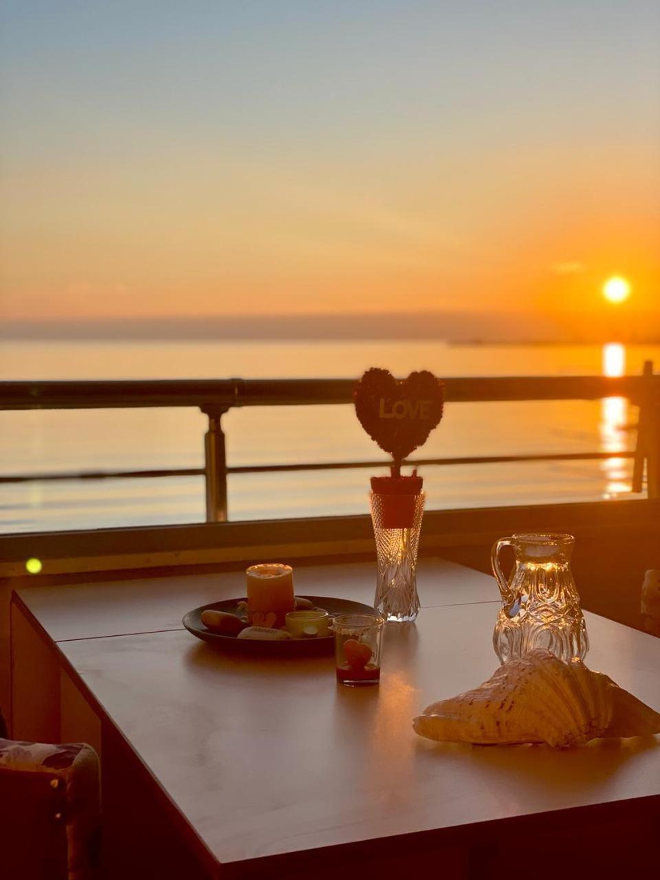 Cozy Beachfront Room Durrës 外观 照片