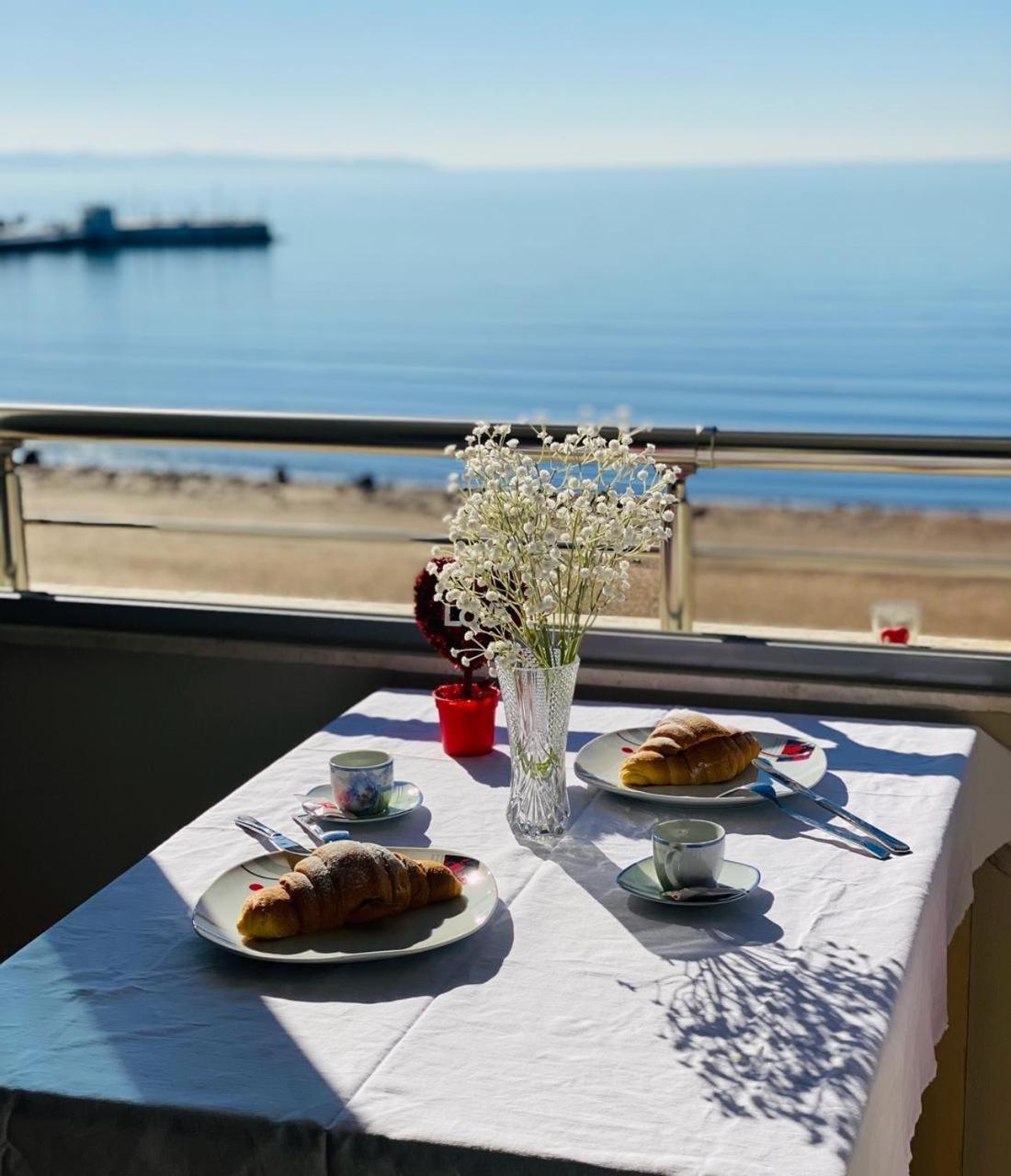 Cozy Beachfront Room Durrës 外观 照片